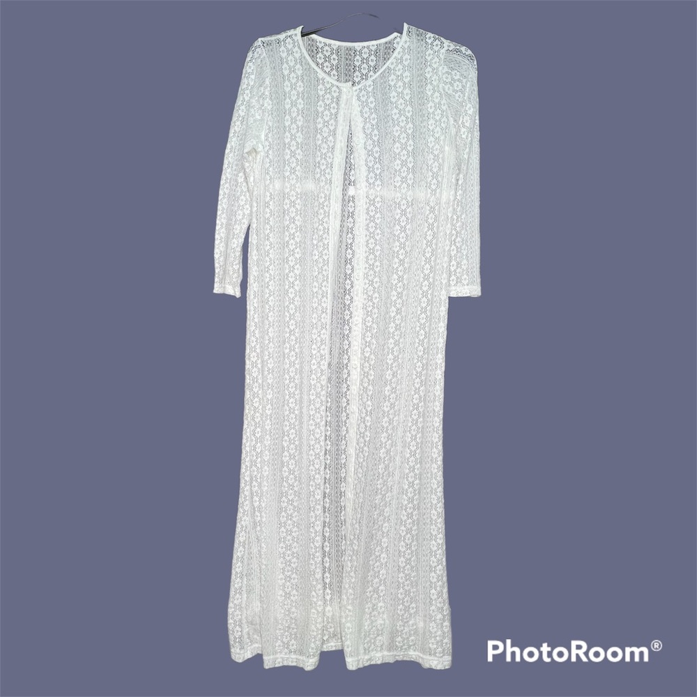 Women’s Long Nightgown cover up robe. One size. Lace material. Cream.